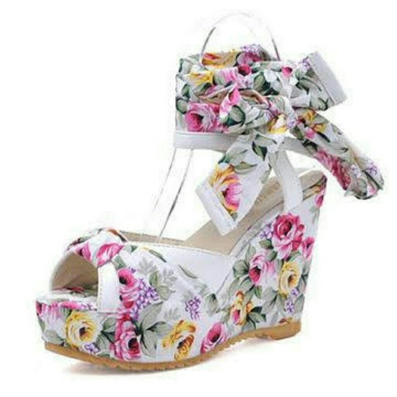 💐❌SOLD🎊💐Floral lace up heeled sandals - Picture 7 of 8